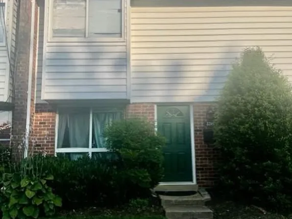 2215 Chamblee Pl, Herndon, VA 20170