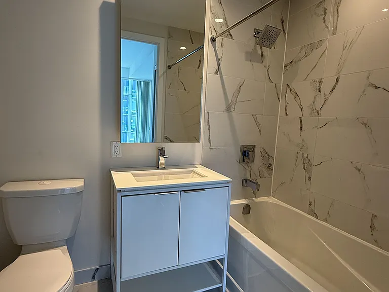 77 Shuter St #Penthouse 02 — Photo 8