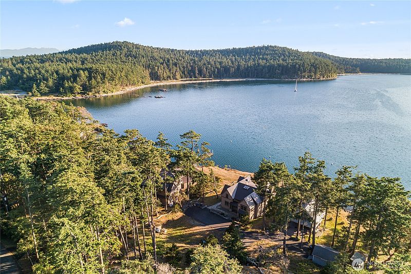 3rd image of 745 Cape Drive