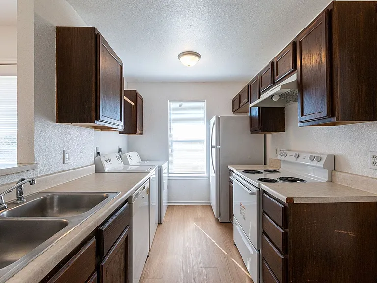 5904 Greengate Dr #D — Photo 1