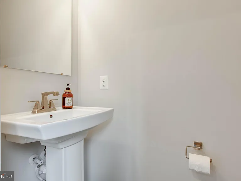 7523 Bharat Way — Photo 14