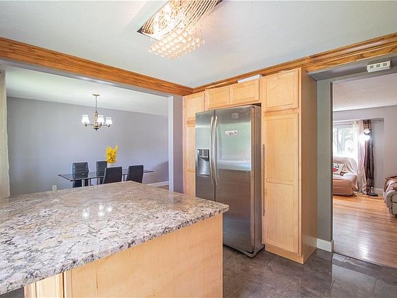 3rd image of 6733 Crenshaw Dr