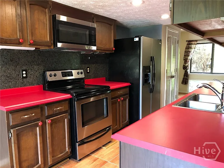 174 Woodstone Dr — Photo 4