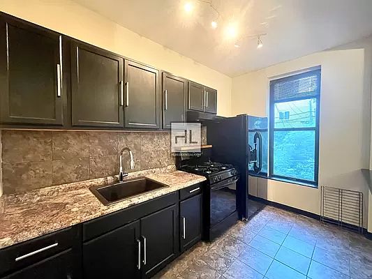 4th image of 205 Kosciuszko St #1