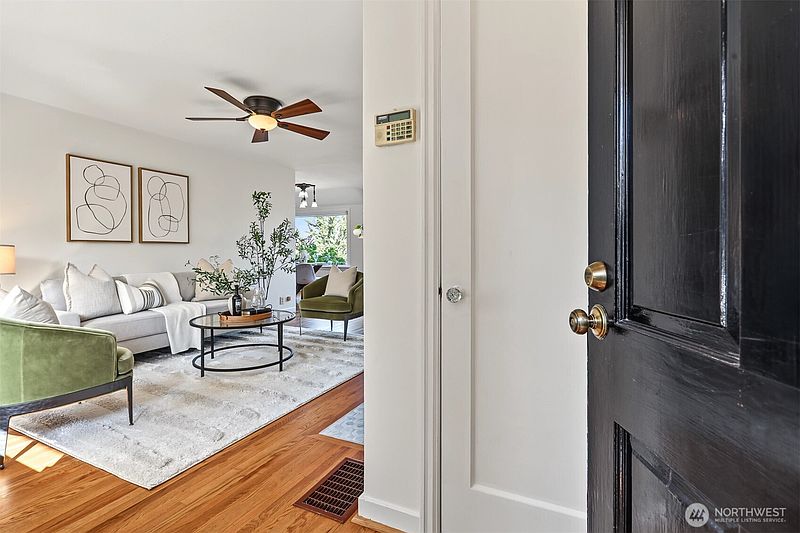 3rd image of 3046 24th Avenue W