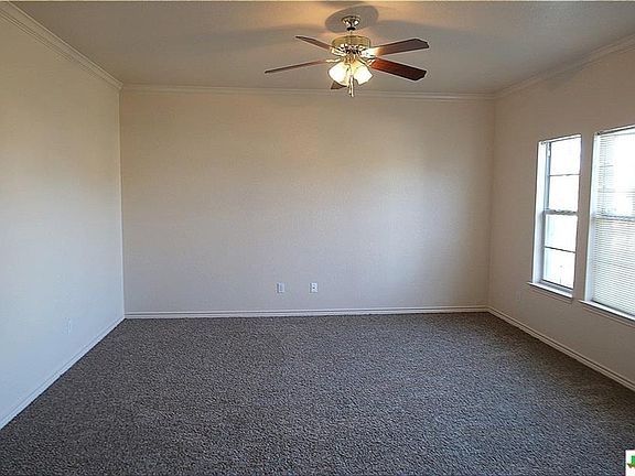 2nd image of 3201 Sherwood Forest Dr