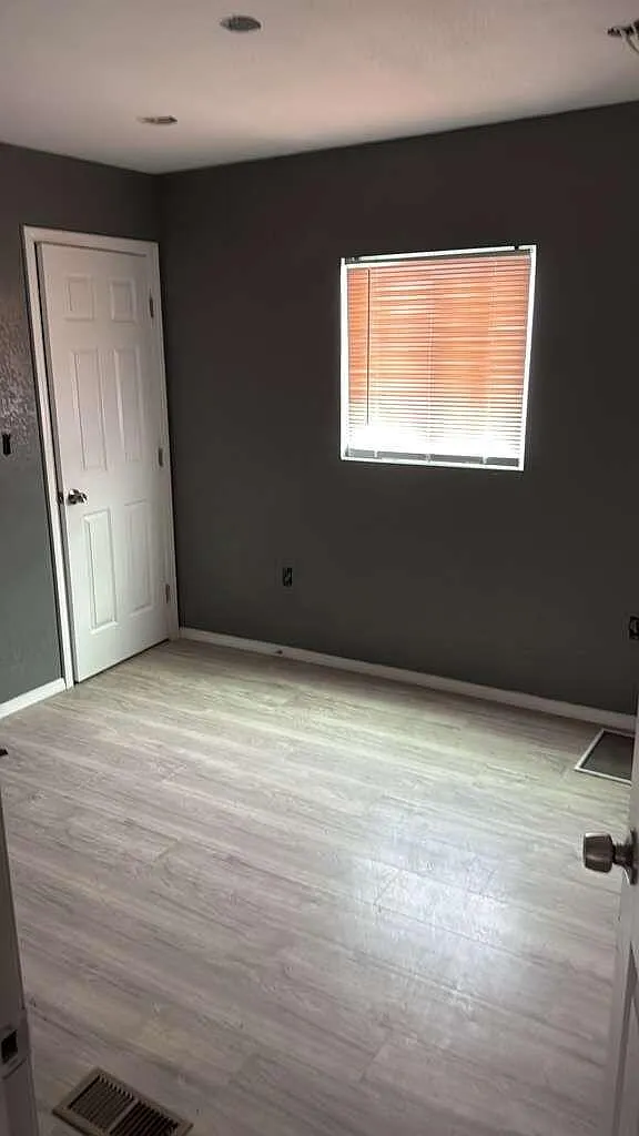 2 bed, 920 sqft, $1,100 — Photo 3