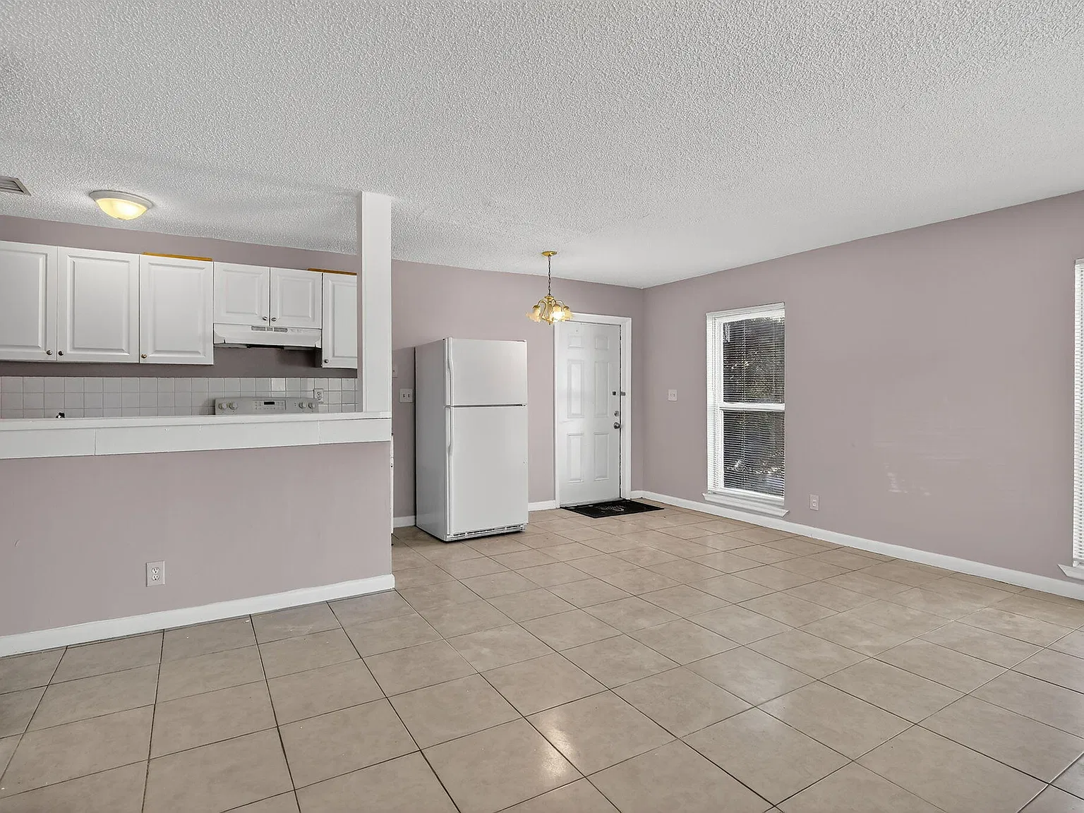 3 bed, 1.0 bath, 1065 sqft, $1,975 — Photo 4