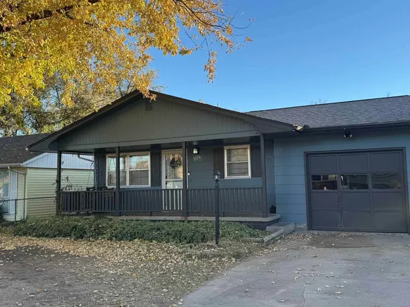 915 College Ln, Hutchinson, KS 67501