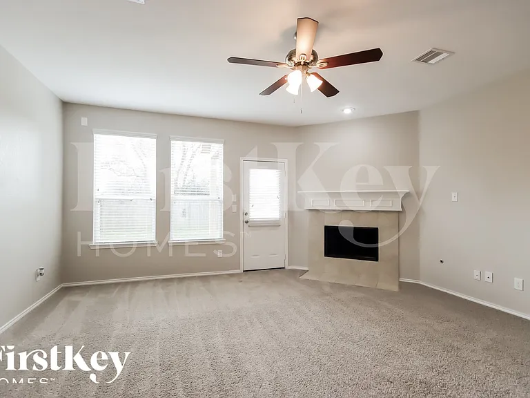 2526 Cold River Dr — Photo 4