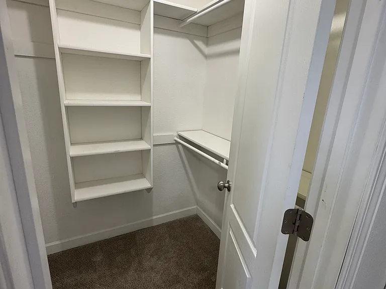 820 SW Peach Tree Ln — Photo 23