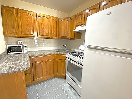 4th image of 338 E 20th St APT 3F