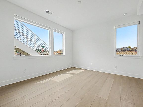 4th image of 707 Saddle Dr