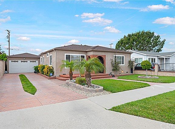 2nd image of 15313 Cabell Ave