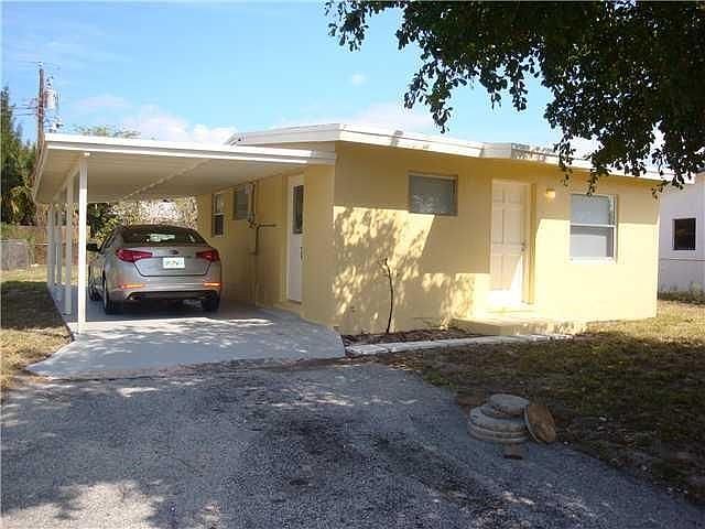 1st image of 3024 E Palm Dr
