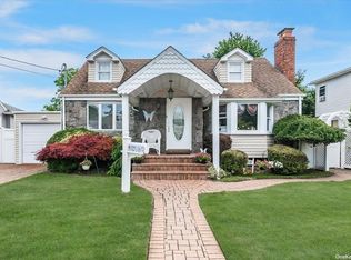 115 Coolidge Dr, East Meadow, NY 11554