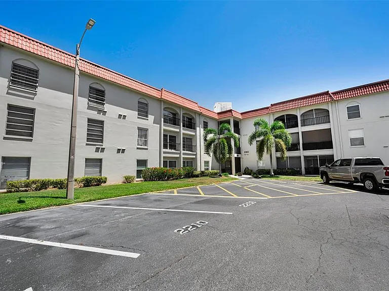 2700 Bayshore Blvd #2205 — Photo 2