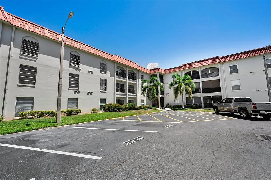 Building Photo - 2700 Bayshore Blvd #2205
