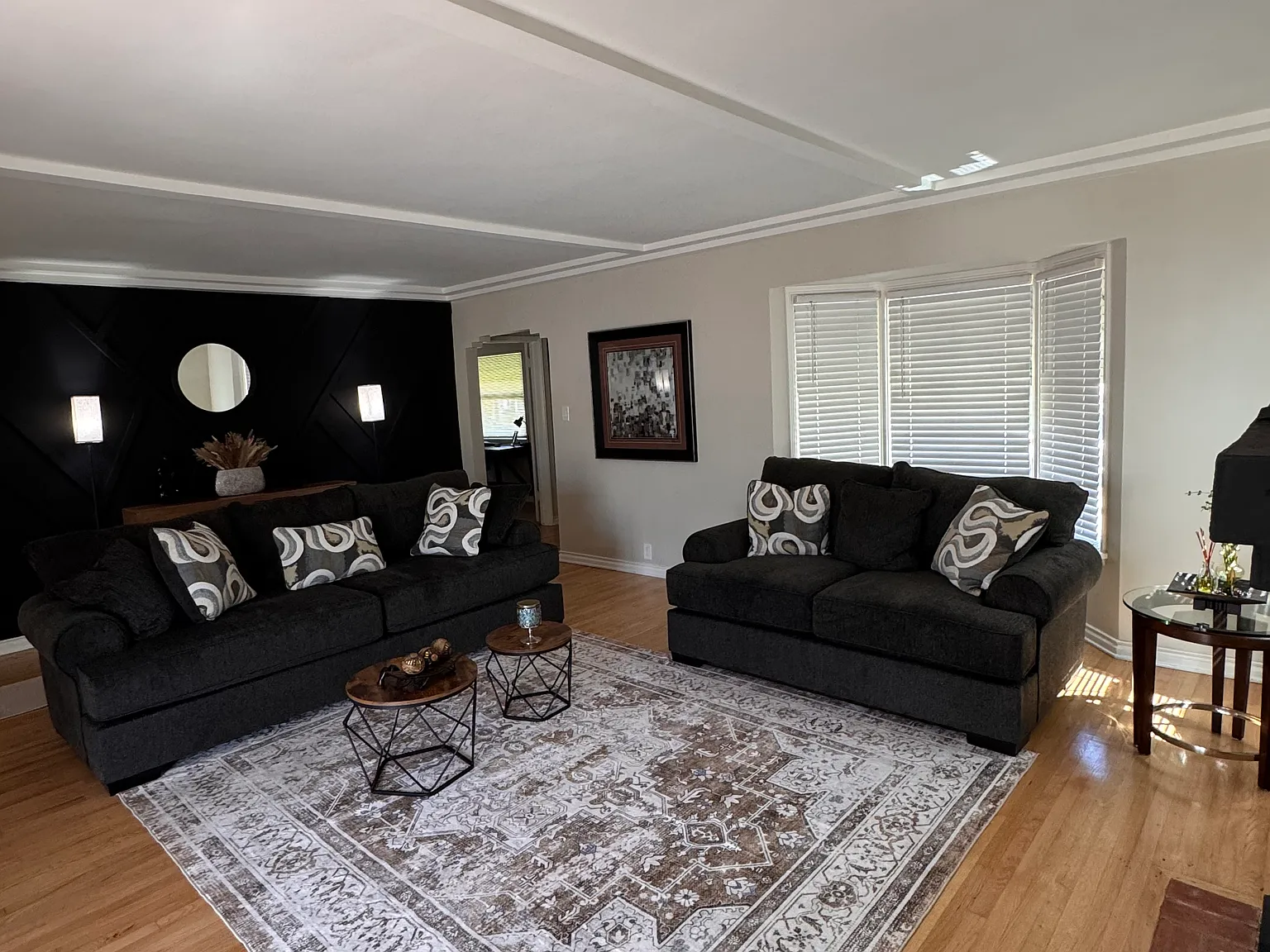 3 bed, 2.5 bath, 1739 sqft, $5,000 — Photo 2