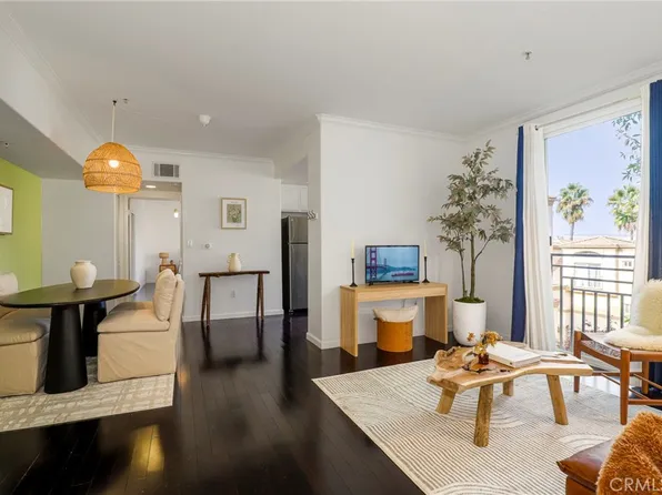 5220 Premiere Hills Cir APT 114, Woodland Hills, CA 91364