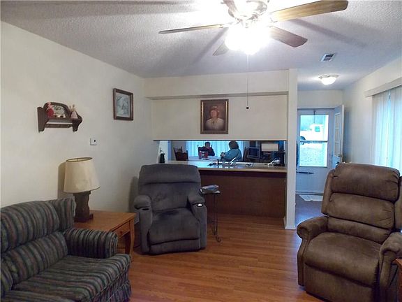 4th image of 205 W Rolling Oaks Dr