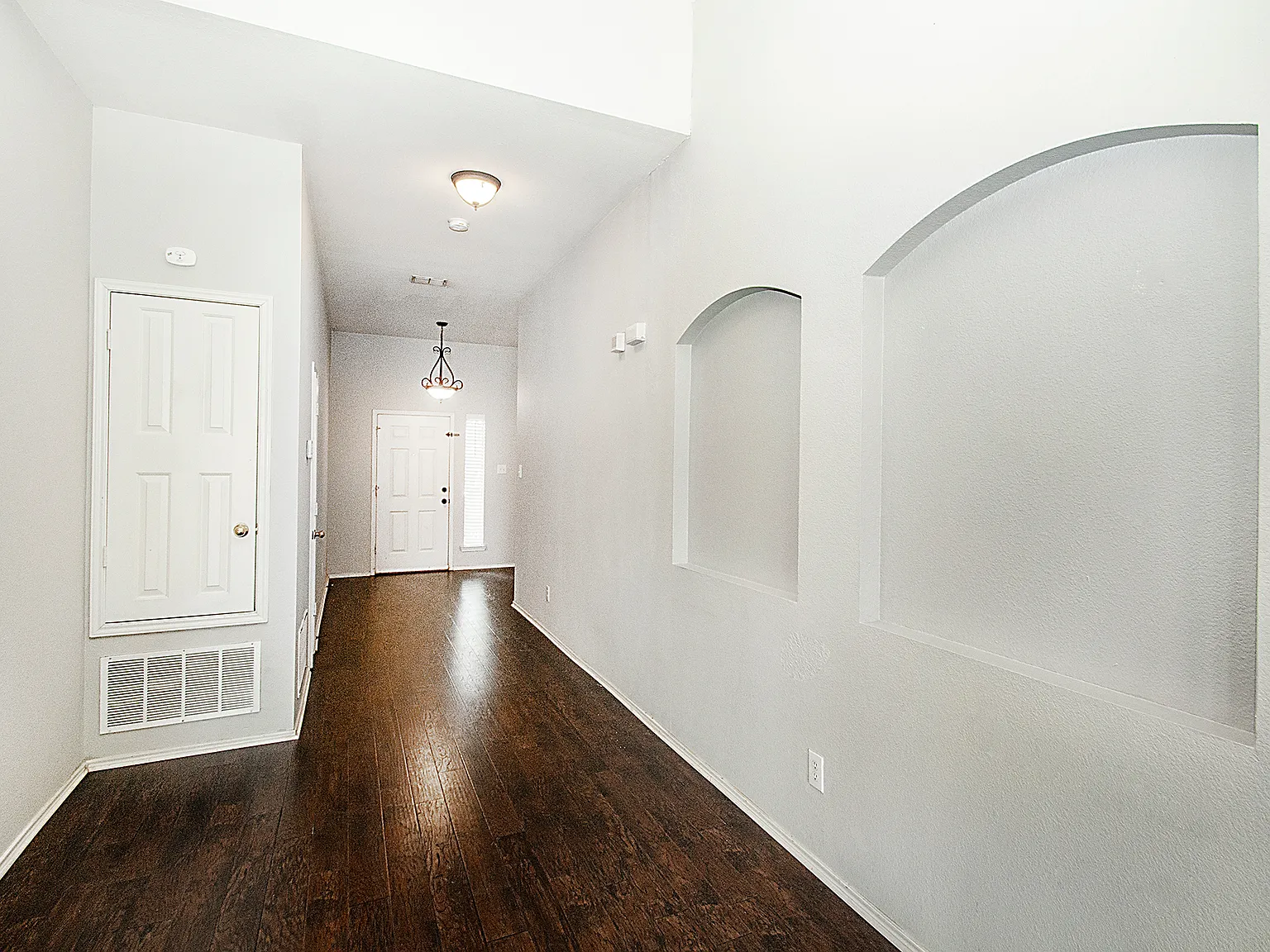 3 bed, 1987 sqft, $2,100 — Photo 4