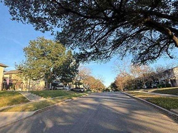 Exterior Neighborhood (street photo)