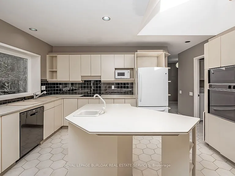 4189 Inglewood Dr — Photo 15