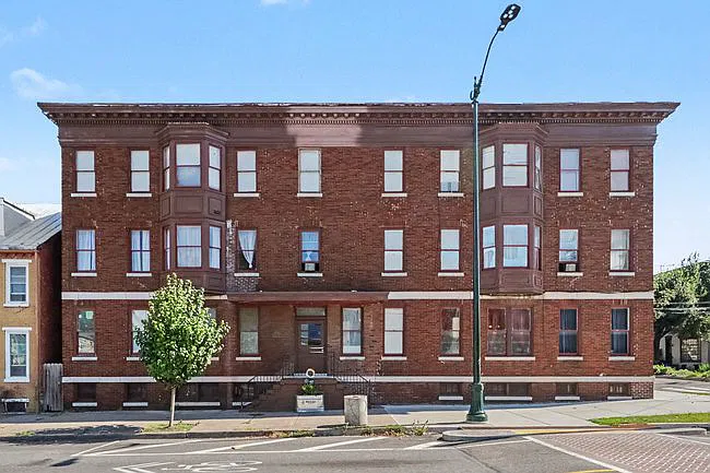 1 bed, $995 — Photo 1