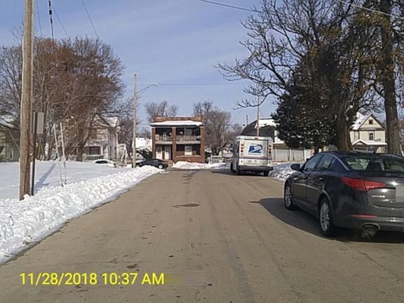 4th image of 439 Irving Ave