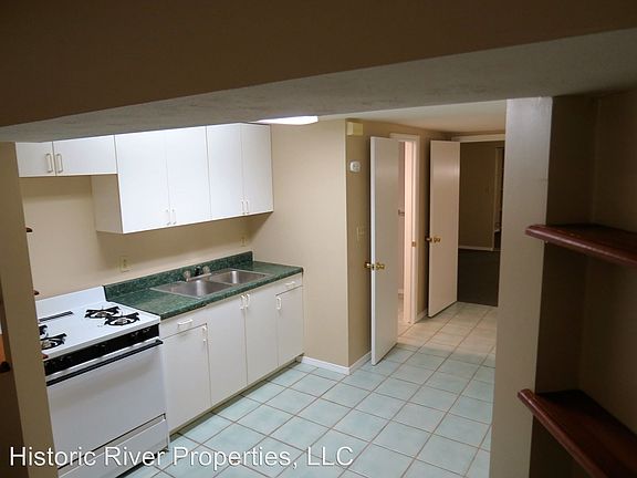 4th image of 118 9th St APT B