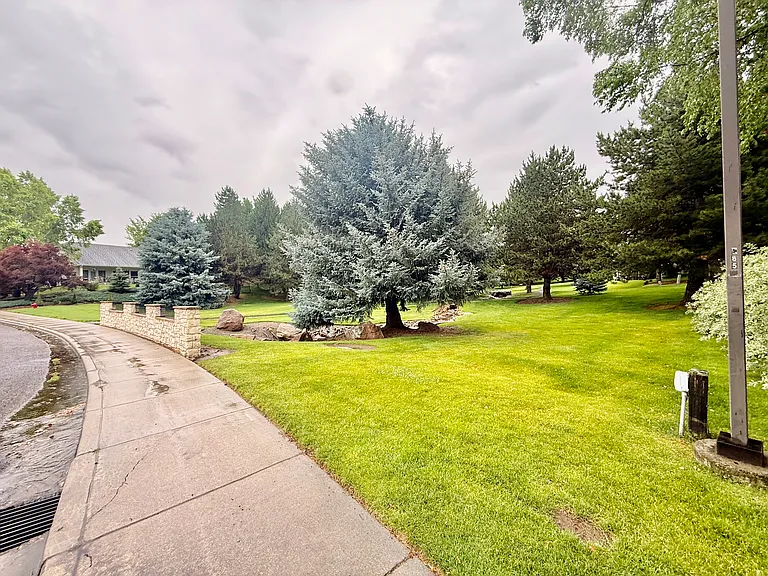 1774 N Sevenoaks Way — Photo 38