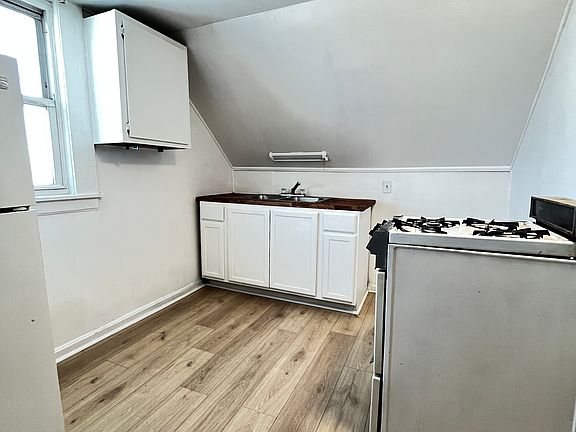 5th image of 3326 E 134th St Floor 3