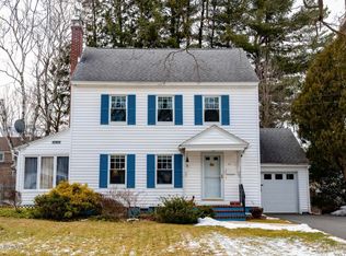 32 Roselyn Dr, Pittsfield, MA 01201