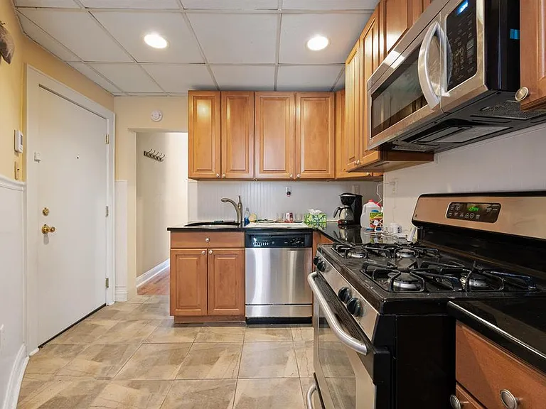 331 Grand St #3 — Photo 4