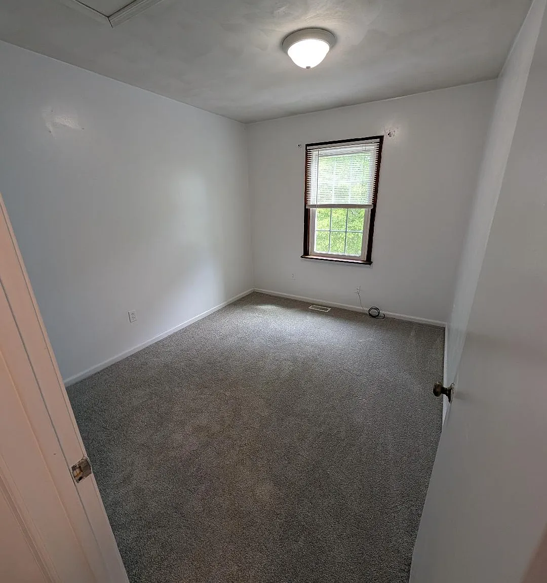 3 bed, 2.5 bath, 1496 sqft, $2,100 — Photo 2