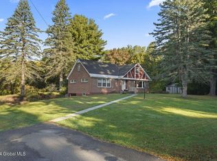 1079 Winne Rd, Niskayuna, NY 12309
