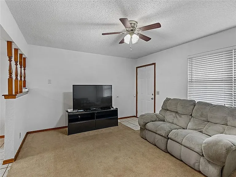 534 W Carson Dr — Photo 12