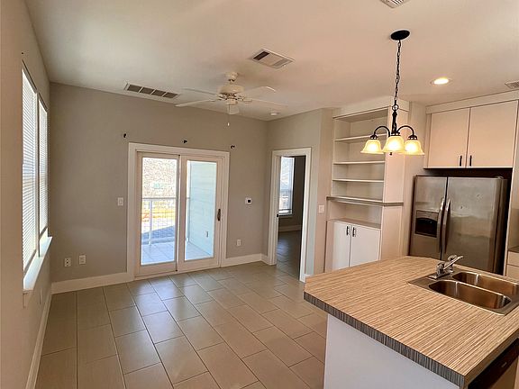 4th image of 1101 Stobaugh St #B