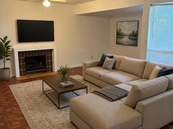 781 Country Place Dr APT 1085, Houston, TX 77079