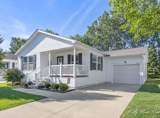 1537 N Teal Waters Dr, Jenison, MI 49428