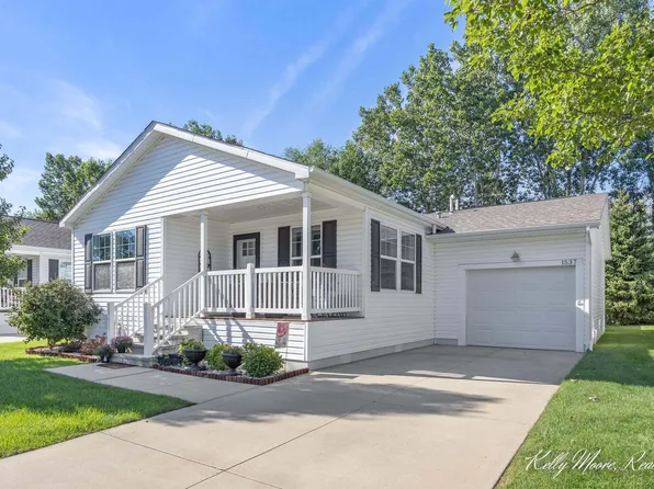 1537 N Teal Waters Dr, Jenison, MI 49428