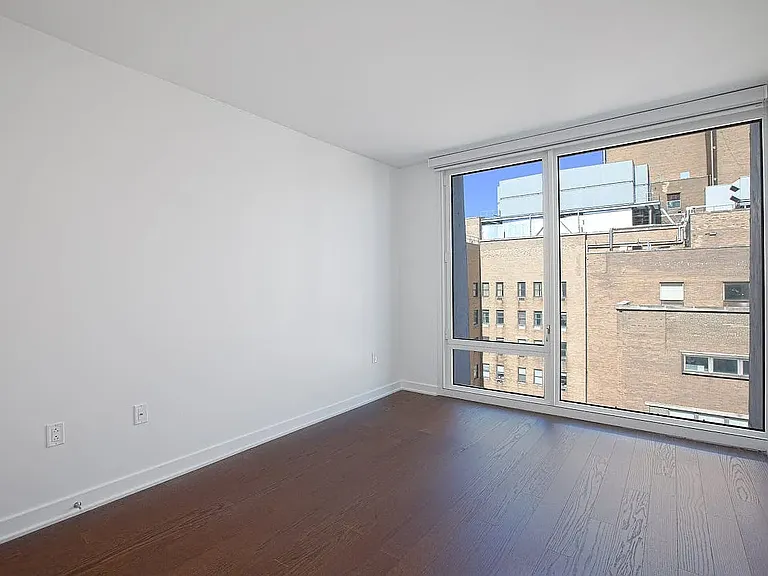 400 W 113th St #1204 — Photo 4