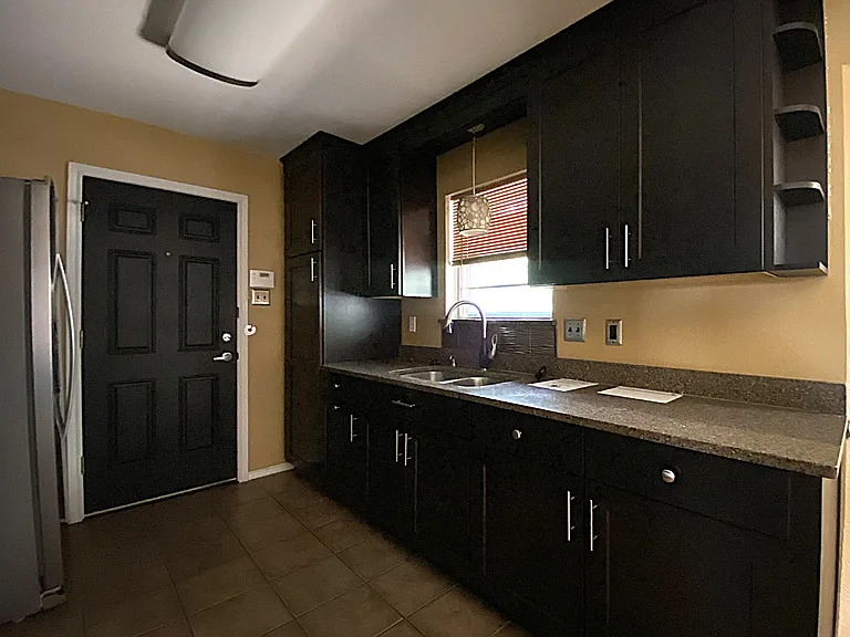 1613 Miranda Ave — Photo 12