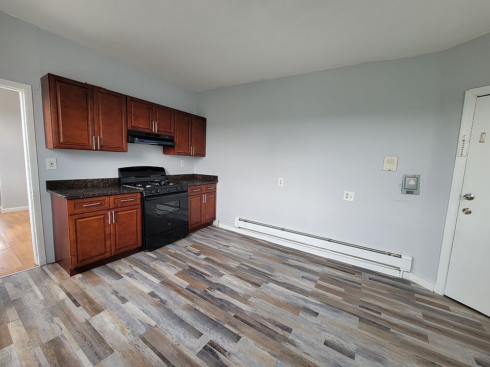 2nd image of 300 Watchung Ave #8E