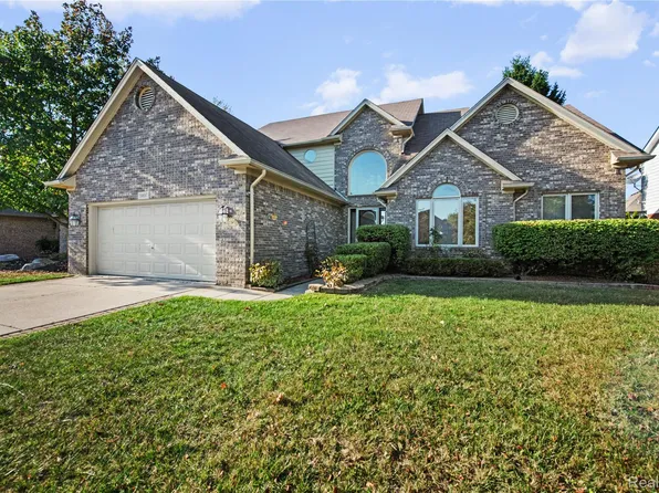 19897 Mapleton Dr, Macomb, MI 48044