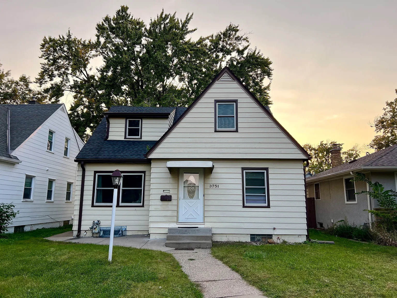 3 bed, 800 sqft, $1,600 — Photo 1