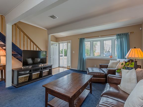4th image of 20 Cody Ln