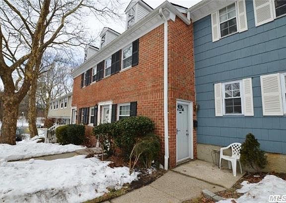 2nd image of 1207 Towne House Vlg