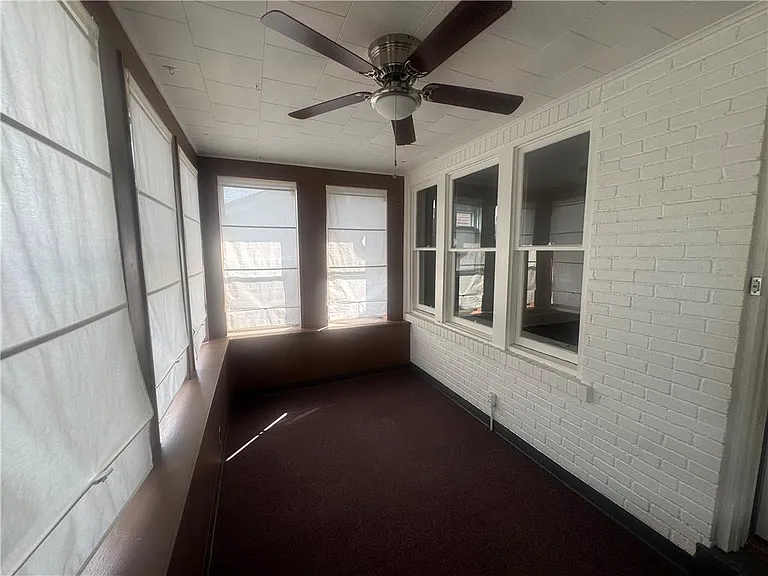 111 E Elm St — Photo 3